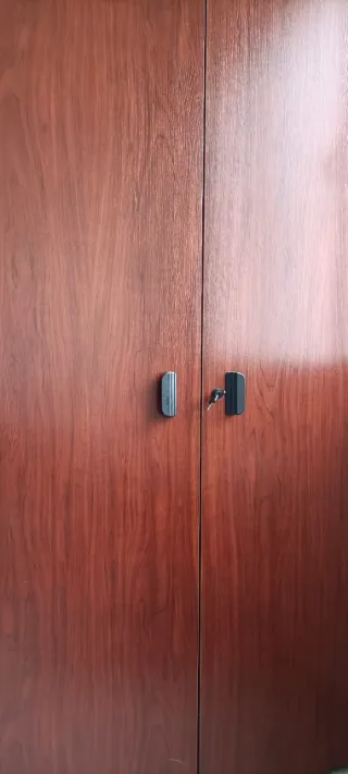 Armario madera color caoba