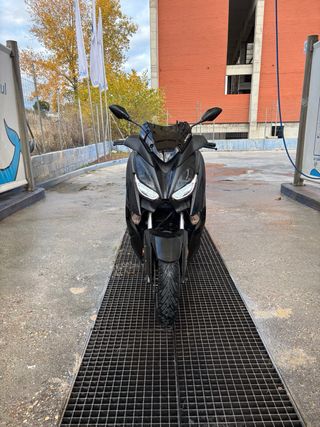 YAMAHA XMAX 400 IRON MAX