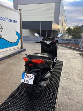 YAMAHA XMAX 400 IRON MAX