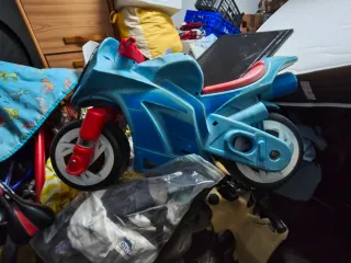 Moto infantil azul y roja