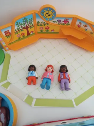 Juguetes variados de Playmobil y otros