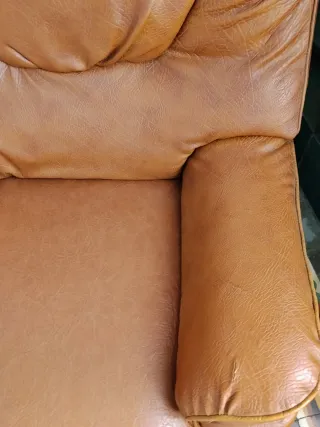 Sofá 2 plazas + 2 puffs marrón