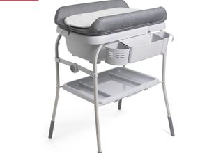 Mesa de muda com banheira