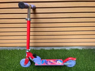 Patinete infantil rojo y morado