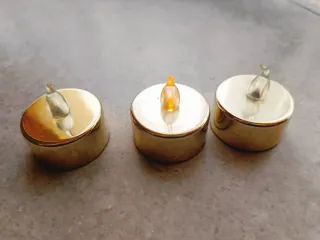 Lumini a pila dorati