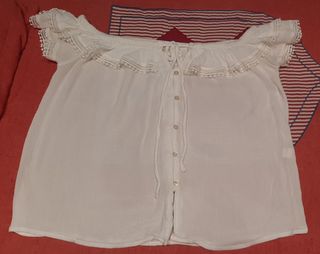 Blusa Springfield beige con volantes