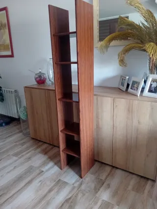 Estantería de madera