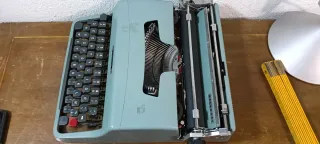 Olivetti Lettera 32 Macchina da Scrivere