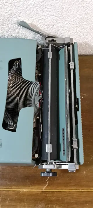 Olivetti Lettera 32 Macchina da Scrivere