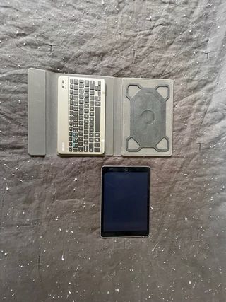iPad Air 2 Plata con Teclado y Funda