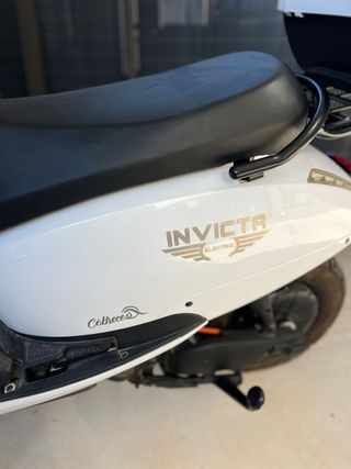 Ciclomotor Eléctrico Invicta Blanco
