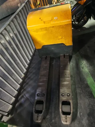 Transpaleta eléctrica JUNGHEINRICH 2200 KGS