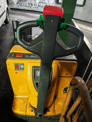 Transpaleta eléctrica JUNGHEINRICH 2200 KGS