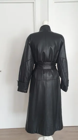 Abrigo de piel negro largo