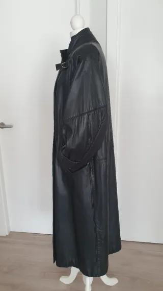 Abrigo de piel negro largo