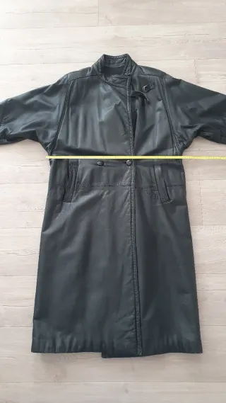 Abrigo de piel negro largo