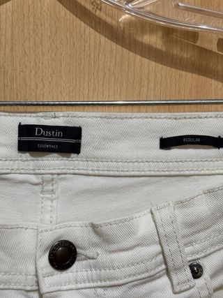 Vaqueros Dustin color crema