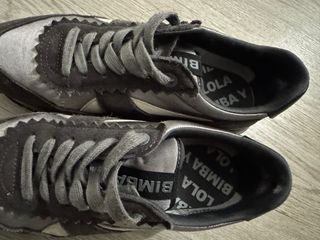 Zapatillas Bimba y Lola Gris y Plateadas