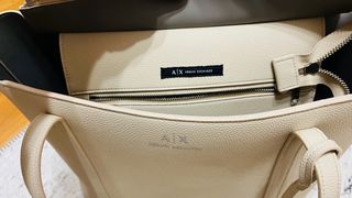 Bolso shopper Armani Exchange logo charm