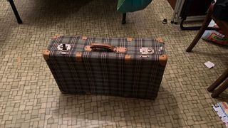 Maleta antigua estilo tartán