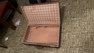 Maleta antigua estilo tartán