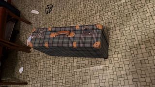 Maleta antigua estilo tartán