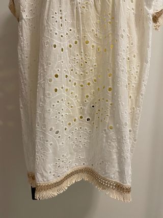 Vestido branco verão com detalhes bege