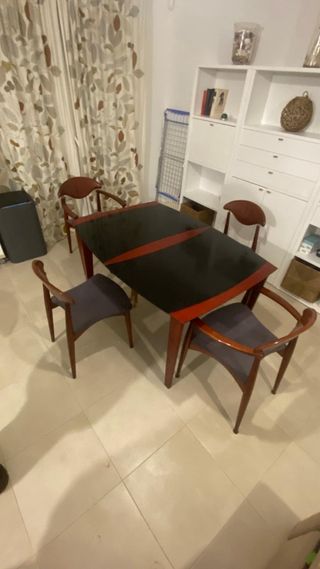 Mesa comedor extensible y 4 sillas
