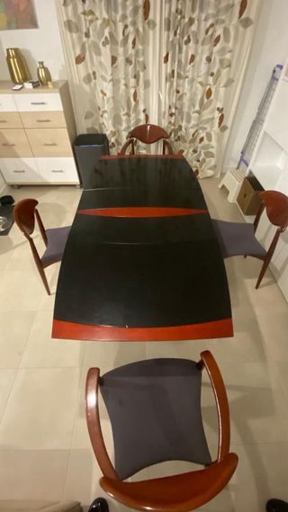 Mesa comedor extensible y 4 sillas