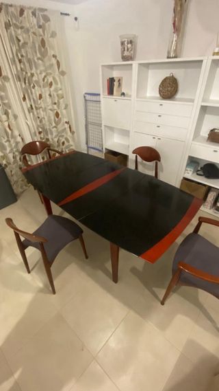 Mesa comedor extensible y 4 sillas
