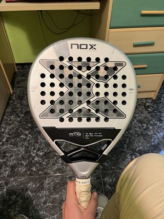 Due racchette da padel NOX e Bullpadel