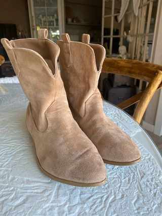 Botas planas mujer ante beige