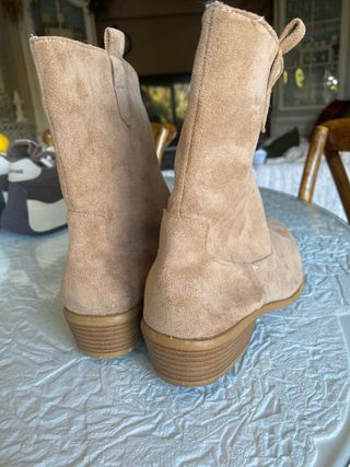 Botas planas mujer ante beige