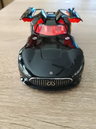 Coche de juguete Mercedes negro