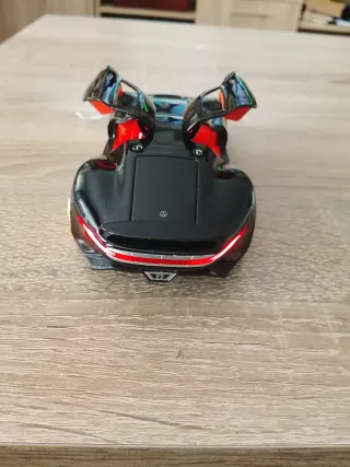 Coche de juguete Mercedes negro