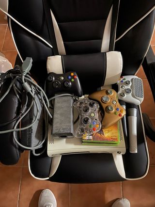 Xbox 360 con mandos, juegos y micrófonos y xbox