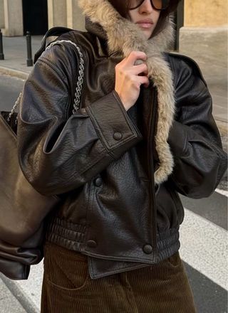 Cazadora efecto piel con cuello pelo M