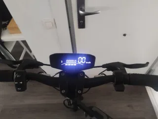 Patinete eléctrico con luces