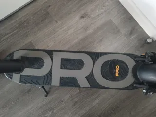 Patinete eléctrico con luces