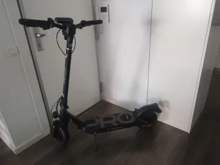 Patinete eléctrico con luces