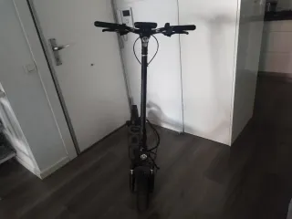 Patinete eléctrico con luces