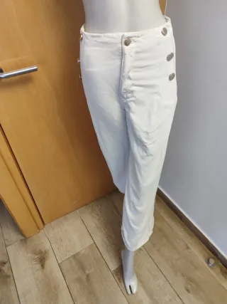Pantalón blanco Zara botones