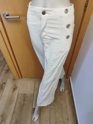 Pantalón blanco Zara botones