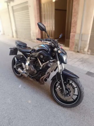 Yamaha MT-07 Negra Moto Naked
