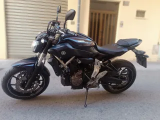Yamaha MT-07 Negra Moto Naked