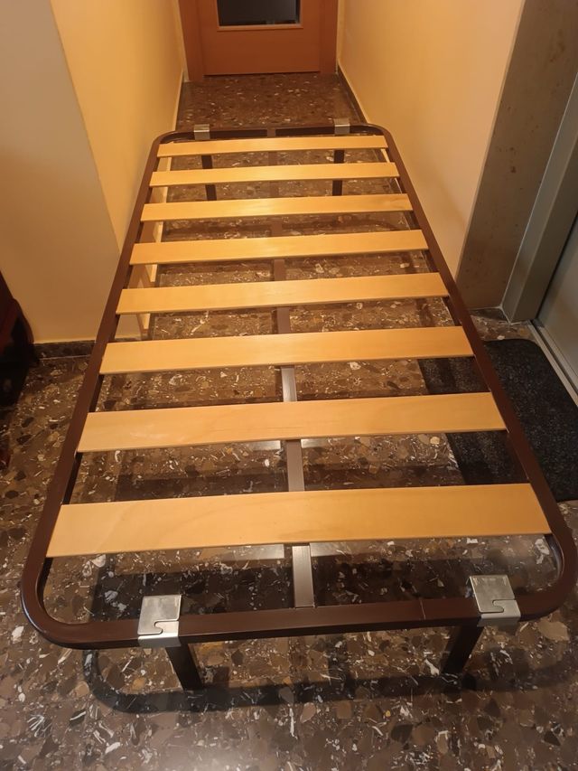 Somier de cama metálico con lamas de madera