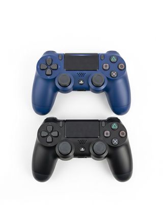 PS4 500GB repasteada + 2 mandos