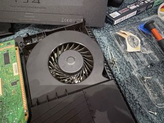 PS4 500GB repasteada + 2 mandos
