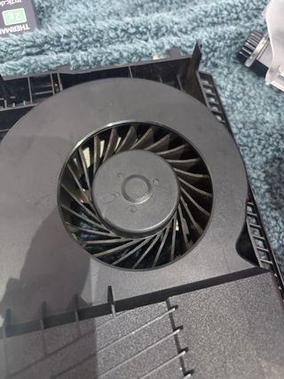 PS4 500GB repasteada + 2 mandos