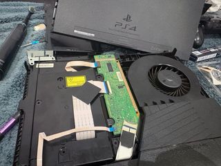 PS4 500GB repasteada + 2 mandos